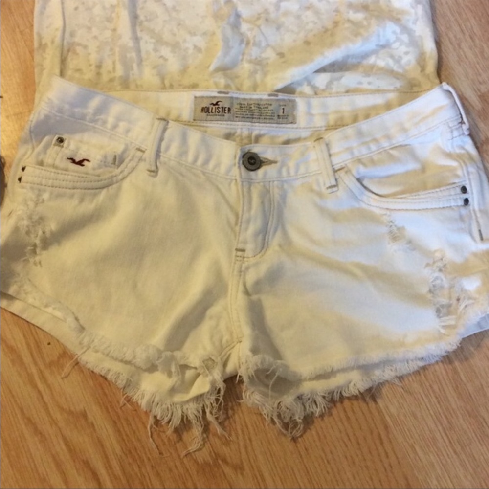 Hollister white distressed denim shorts - Picture 3 of 6